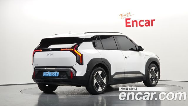 Kia EV3 Long Range 2WD Earth - фото 1