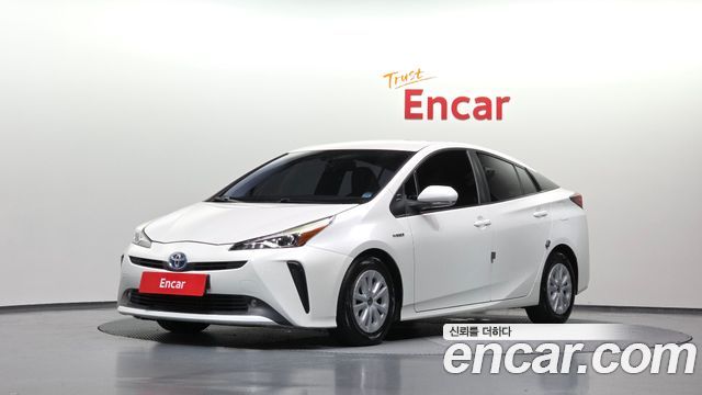 Toyota Prius 4-го поколения 1.8 - фото 0