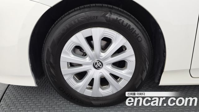 Toyota Prius 4-го поколения 1.8 - фото 4