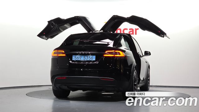 Tesla Model X 75D - фото 3