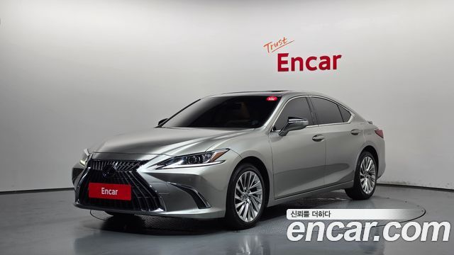 Lexus ES 300h 7-го поколения Luxury Plus - фото 0
