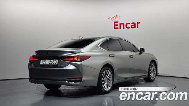 Lexus ES 300h 7-го поколения Luxury Plus - фото 1