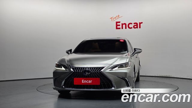 Lexus ES 300h 7-го поколения Luxury Plus - фото 2