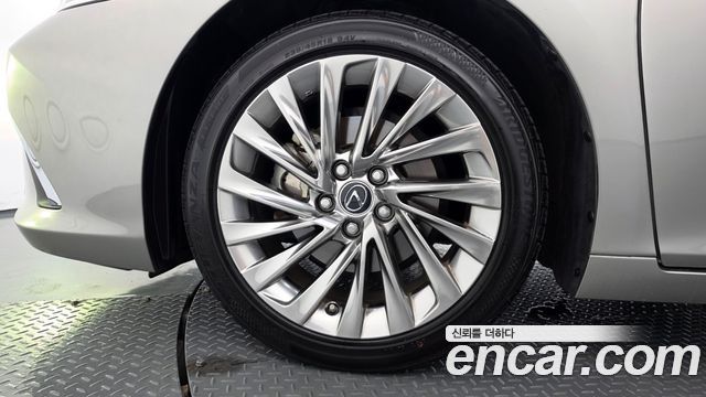 Lexus ES 300h 7-го поколения Luxury Plus - фото 4