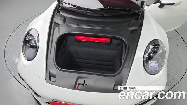 Porsche 911 Carrera 4 GTS - фото 4