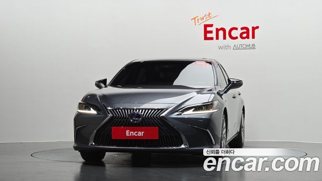 Lexus ES 300h 7-го поколения Luxury Plus - фото 1