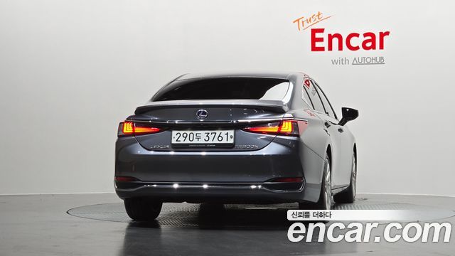 Lexus ES 300h 7-го поколения Luxury Plus - фото 2