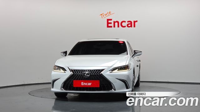 Lexus ES 300h 7-го поколения Luxury Plus - фото 2