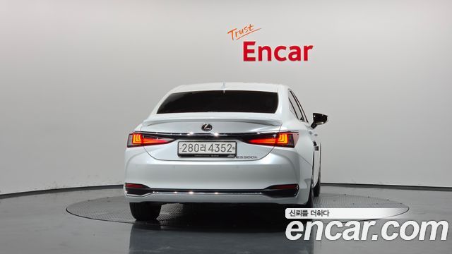 Lexus ES 300h 7-го поколения Luxury Plus - фото 3