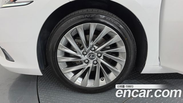 Lexus ES 300h 7-го поколения Luxury Plus - фото 4