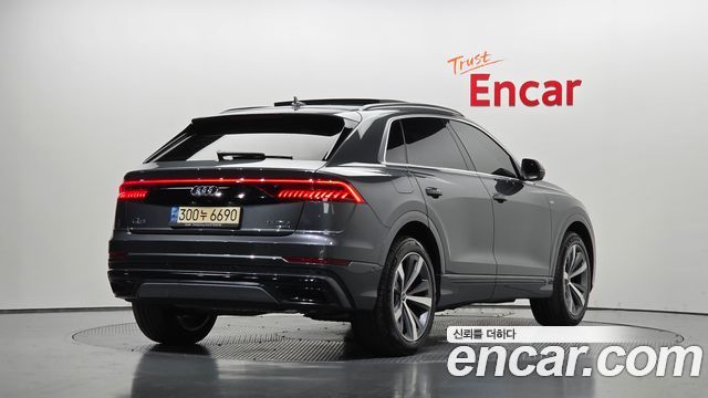 Audi Q8 50 TDI Quattro Premium - фото 1