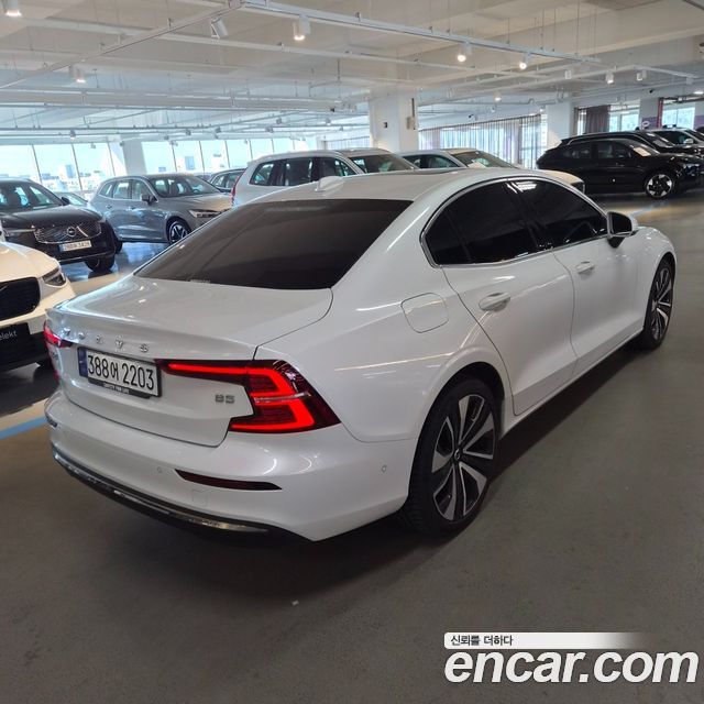 Volvo S60 3-го поколения B5 Ultra Bright - фото 4