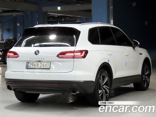 Volkswagen Touareg 3-го поколения 3.0 TDI Premium - фото 1