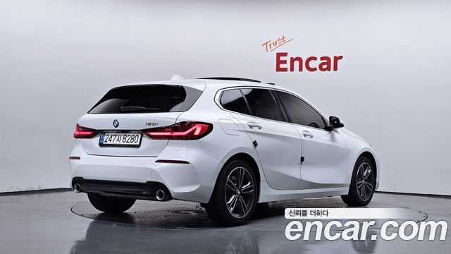 BMW 1 Series F40 120i Sports - фото 1