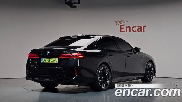 BMW i5 G60 M60 xDrive - фото 0