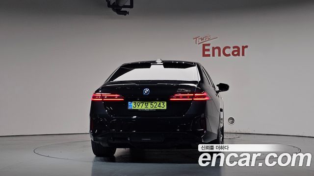 BMW i5 G60 M60 xDrive - фото 2