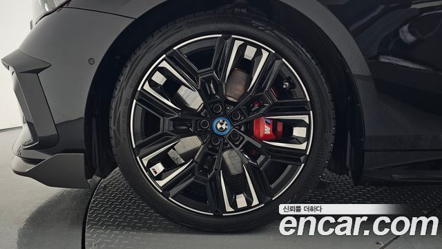 BMW i5 G60 M60 xDrive - фото 3