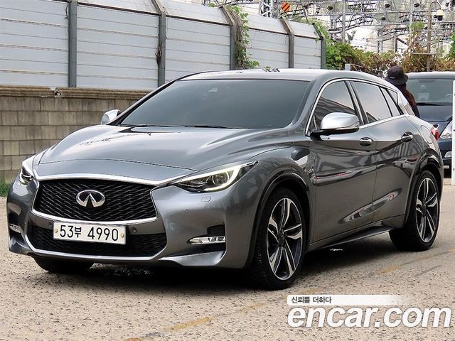 Infiniti Q30 2.0 Premium City Black - фото 1