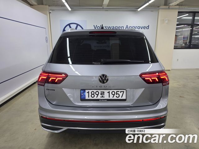 Volkswagen Tiguan Allspace 2.0 TSI Prestige - фото 3