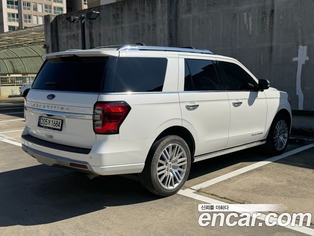 Ford Expedition Platinum 4WD 7Seater - фото 1