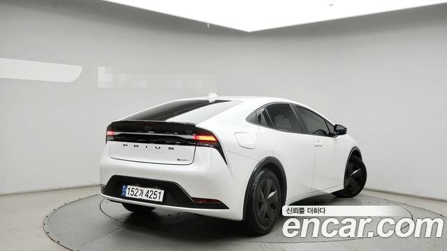 Toyota Prius 5-го поколения 2.0 PHEV SE - фото 1