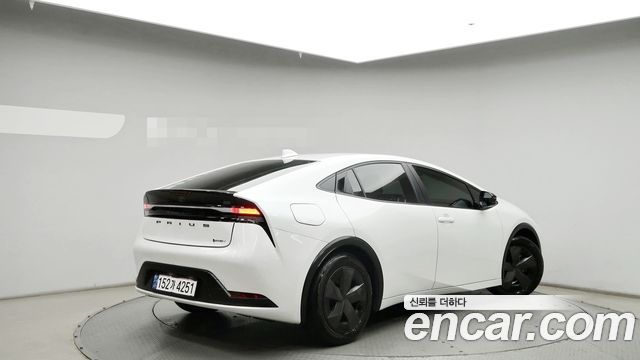 Toyota Prius 5-го поколения 2.0 PHEV SE - фото 3