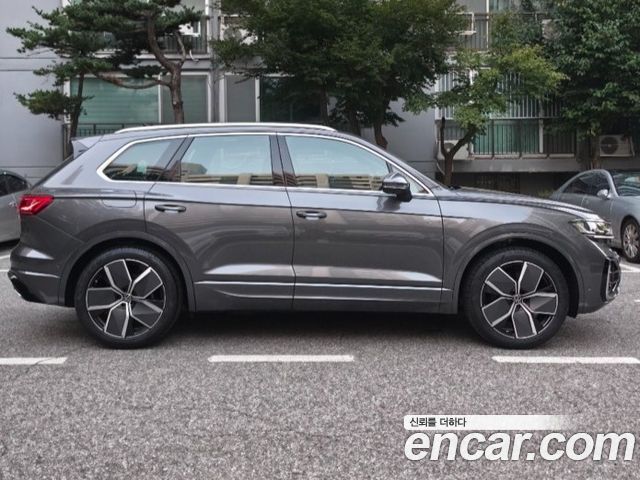Volkswagen Touareg 3-го поколения 3.0 TDI R-Line - фото 3