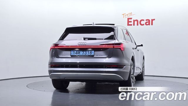 Audi e-Tron 55 Quattro - фото 3