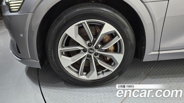 Audi e-Tron 55 Quattro - фото 4