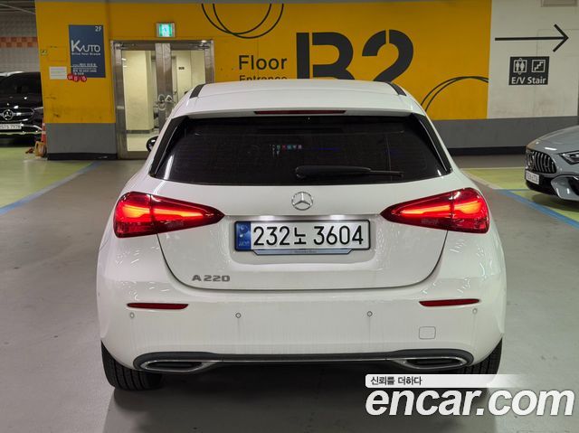 Mercedes-Benz A-Class W177 A220 Hatchback - фото 2