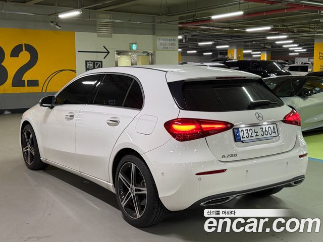 Mercedes-Benz A-Class W177 A220 Hatchback - фото 3