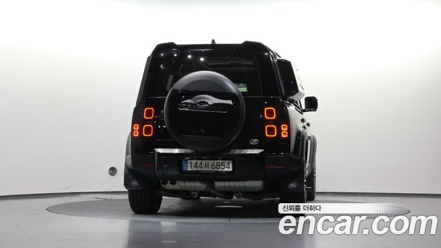 Land Rover Defender L663 110 D240 SE - фото 3