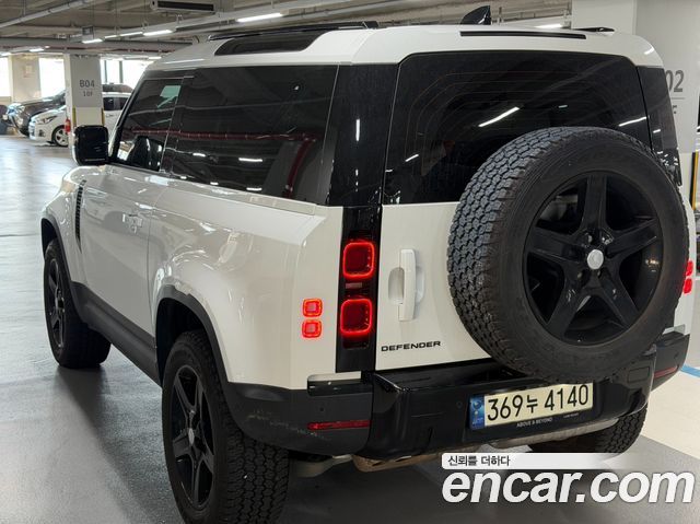 Land Rover Defender L663 90 D250 SE - фото 2
