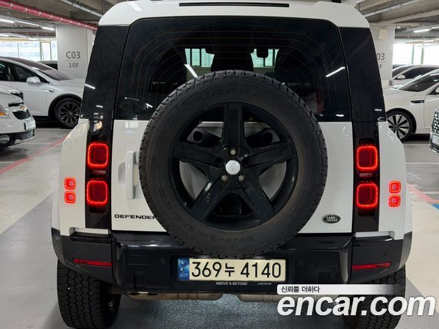 Land Rover Defender L663 90 D250 SE - фото 3
