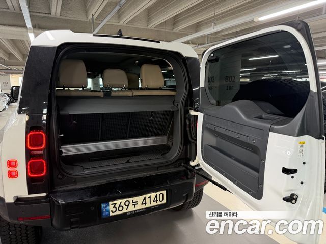 Land Rover Defender L663 90 D250 SE - фото 4
