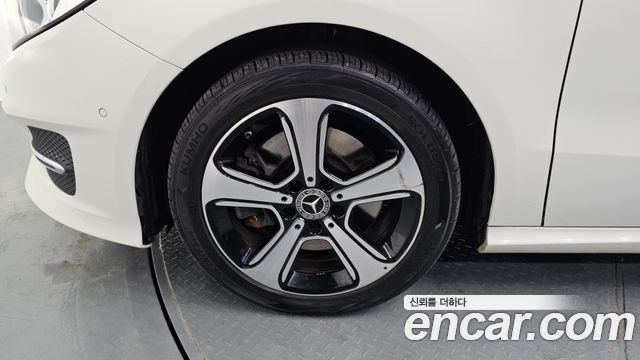 Mercedes-Benz B-Class W246 B220 - фото 4