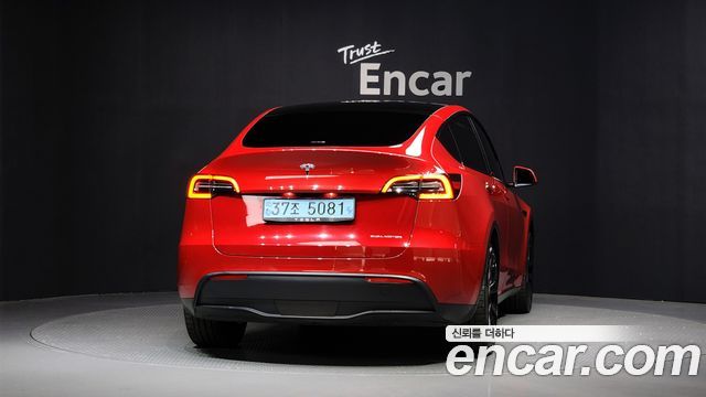 Tesla Model Y Long Range AWD - фото 3