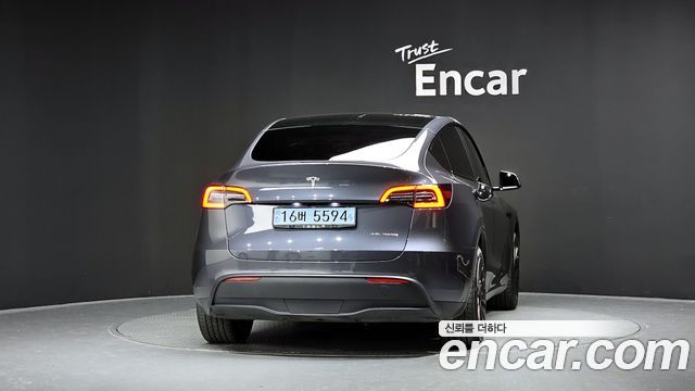 Tesla Model Y Long Range AWD - фото 3