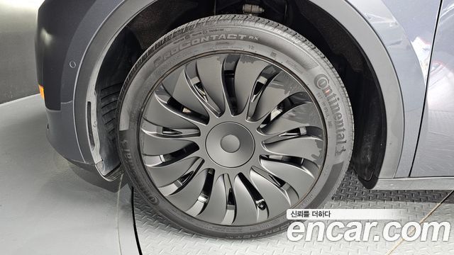 Tesla Model Y Long Range AWD - фото 4