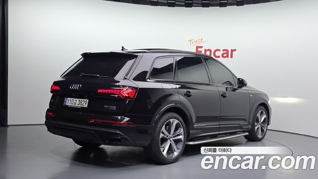 Audi Q7 55 TFSI Quattro Premium - фото 1