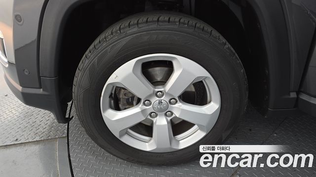 Jeep Compass 2-го поколения 2.4 limited 2WD - фото 4