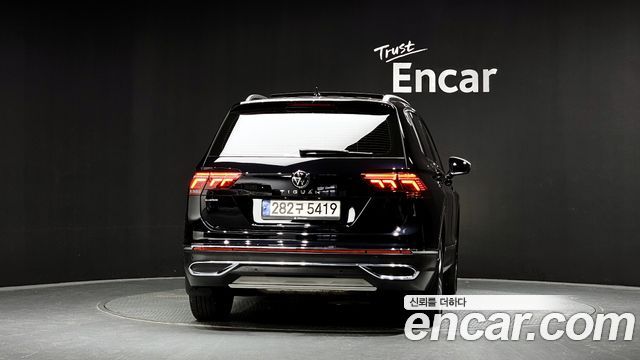 Volkswagen Tiguan 2.0 TSI Prestige - фото 4