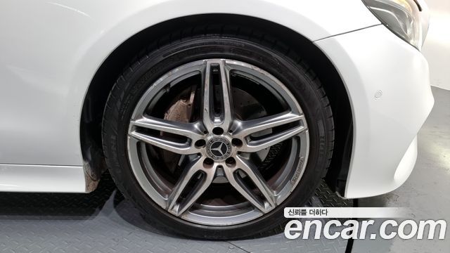 Mercedes-Benz E-Class W213 E220d Cabriolet - фото 4