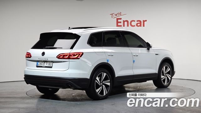 Volkswagen Touareg 3-го поколения 3.0 TDI Premium - фото 0