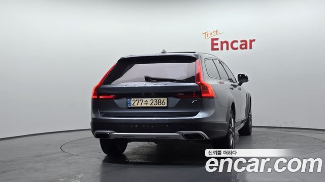 Volvo V90 T5 Pro AWD - фото 3