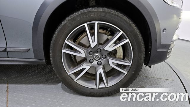 Volvo V90 T5 Pro AWD - фото 4