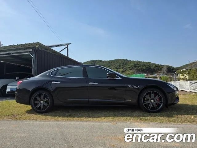 Maserati Quattroporte 3.0 Diesel Granlusso - фото 1