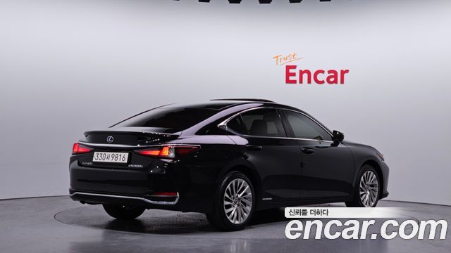 Lexus ES 7-го поколения Executive - фото 1