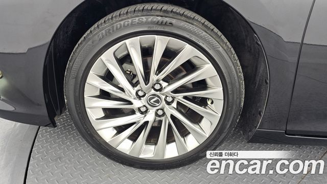 Lexus ES 7-го поколения Executive - фото 4