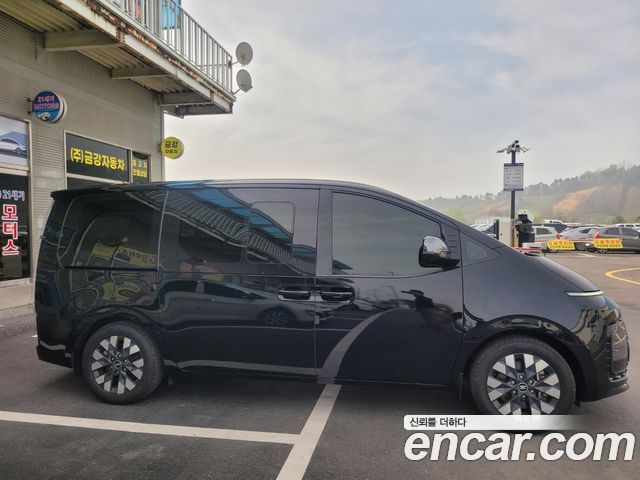 Hyundai Staria Lounge 7-Seater Inspiration - фото 1